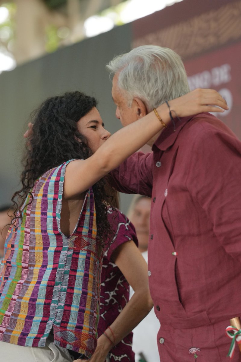 El amor no se puede esconder. Para el Presidente Andrés Manuel y el gobierno de la Cuarta Transformación, el bello estado de Oaxaca ha sido una prioridad. Aquí se encarna el postulado de “amor con amor se paga”.