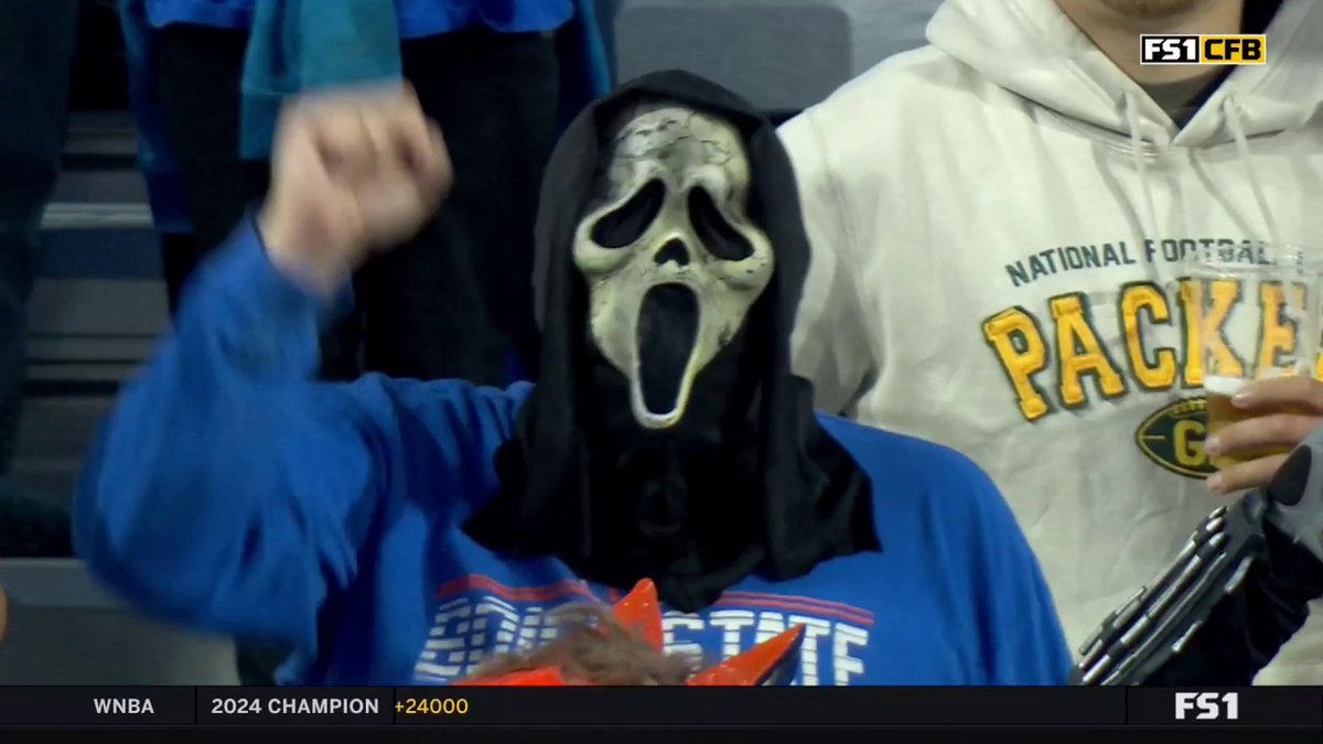 Boise State fans never disappoint 🤣👏 Boise State Football x Boise State Broncos
