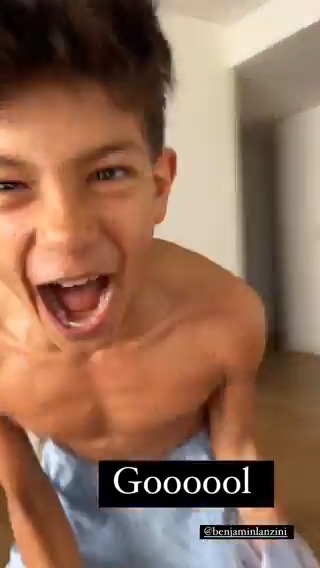 Tras marcar el gol del triunfo en el Superclásico ante Boca, Lanzini declaró que TODA su familia es fanática de River como él 😱 Por si había dudas: así celebró el 1-0... ¡Benja Lanzini, su hijo mayor! 📹 /vic_smiriglio