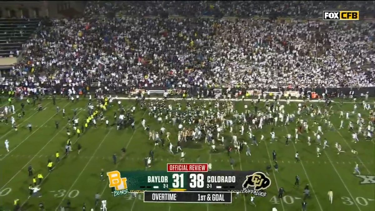 Colorado fans STORMED THE FIELD before the game was officially over 😅
