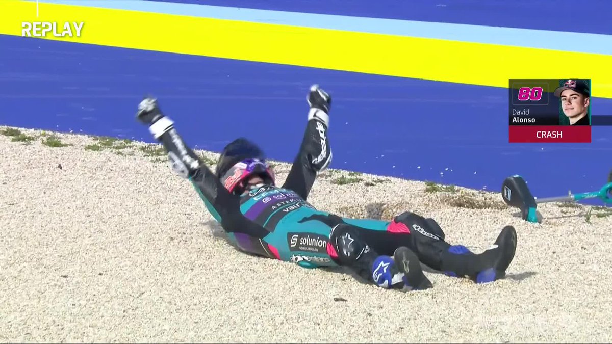 時速250キロ近く出るmoto3のプロライダーが、一輪車で転けちゃうのも面白いし、転けたからって即クラッシュの表示出しちゃうお茶目な公式さんも本当に面白い。