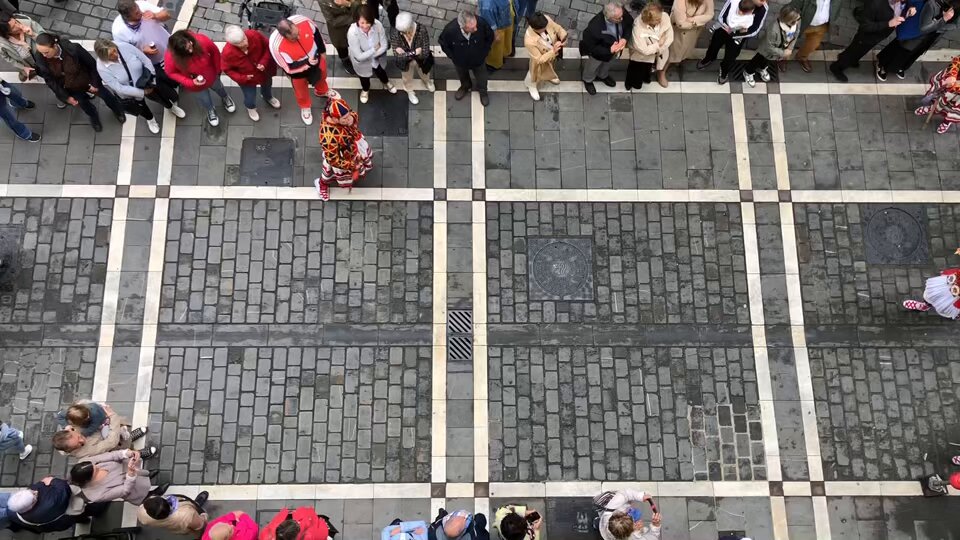 Urtero bezala, ikuspegi berezia . Como todos los años, una vista privilegiada. #SanFerminTxikito Iruñeko dantzariak