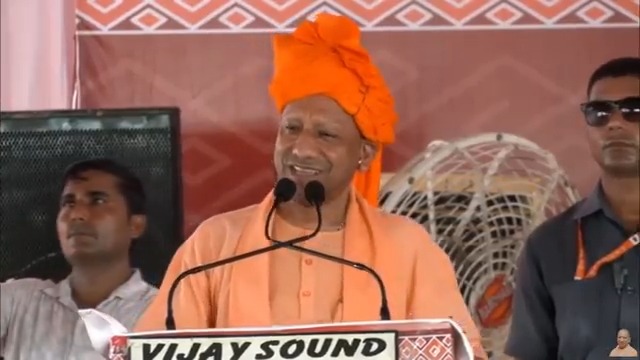 आज कांग्रेस का ढांचा वैसे ही जर्जर हो चुका है, जैसे श्री अयोध्या जी में 'बाबरी' ढांचा था... 'एक धक्का और दो, बाबरी ढांचे को तोड़ दो', यह नारा जब रामभक्त बोलने लगा था, तो बाबरी ढांचा हमेशा के लिए ध्वस्त हो गया...