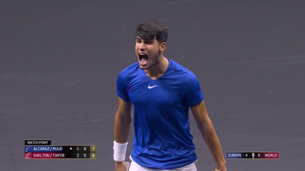 Not going anywhere. Carlos Alcaraz and Casper Ruud get Team Europe within one point of Team World. #LaverCup