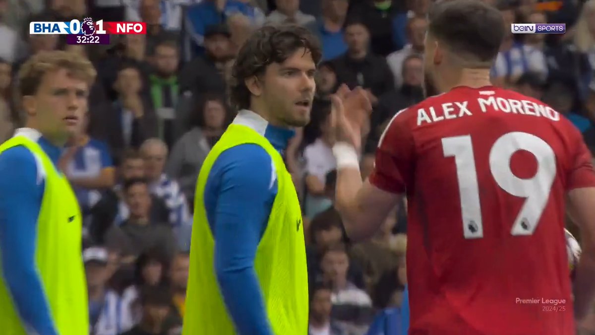 Ferdi Kadıoğlu, kenarda ısınırken Alex Moreno ile tartışma yaşadı. 👀