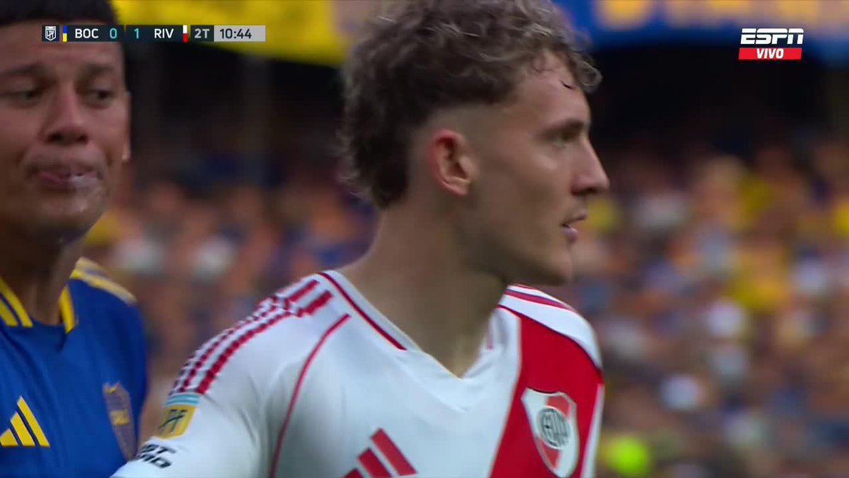 "Rojo con Colidio", no. "Rojo escupe a Colidio", en realidad.