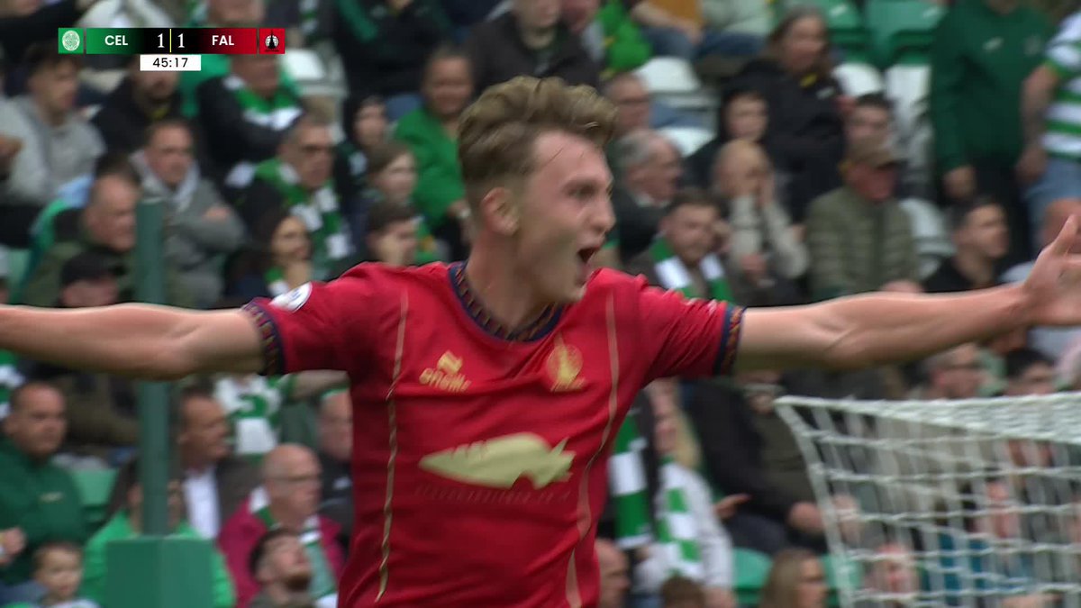 "Those supporters cannot believe it!" 🎙️ Falkirk FC are back in front as Finn Yeats puts them 2-1 up over Celtic just before the break 🔥 #PremierSportsCup | @SPFL