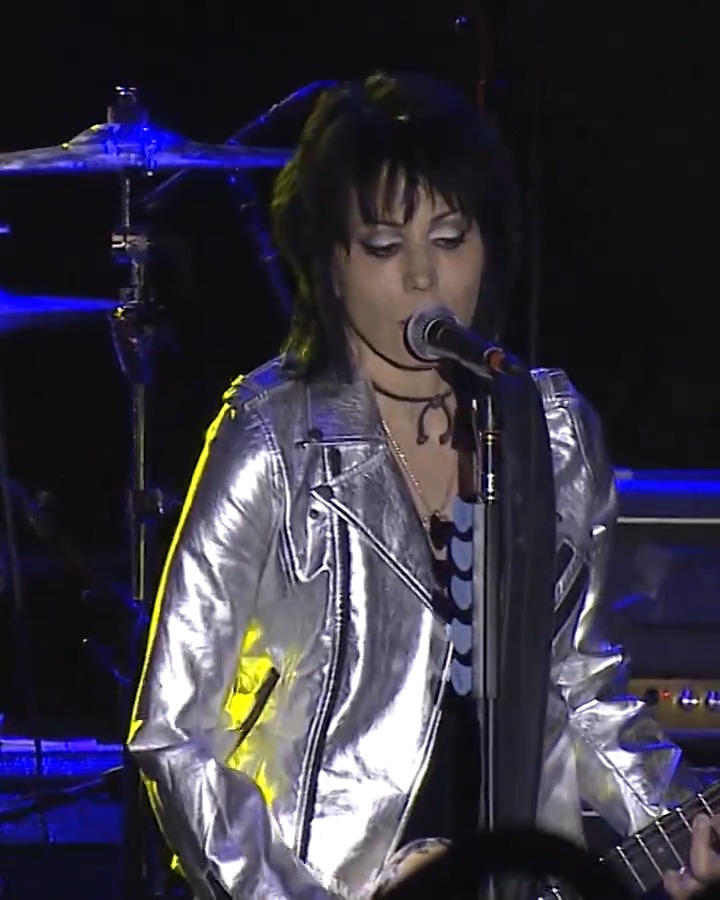 Happy birthday to “The Queen of Rock ‘n’ Roll”, Joan Jett! A true trailblazer for women in rock n’ roll, lets celebrate her as she rocks this performance of “Bad Reputation” 🎸