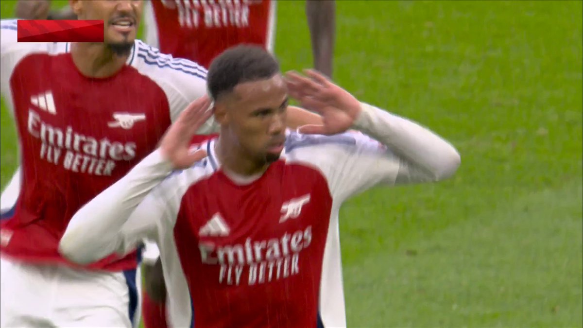 "Saka takes... GABRIEL'S IN THERE!" 🔗 Arsenal lead at the Etihad! 🔴