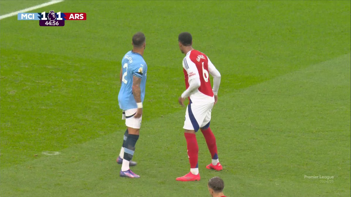Gól Gabriela Magalhãese prověřil i VAR a vše bylo v pořádku! ⚽ Jak byste situaci posoudili vy? #MCIARS - 1:2