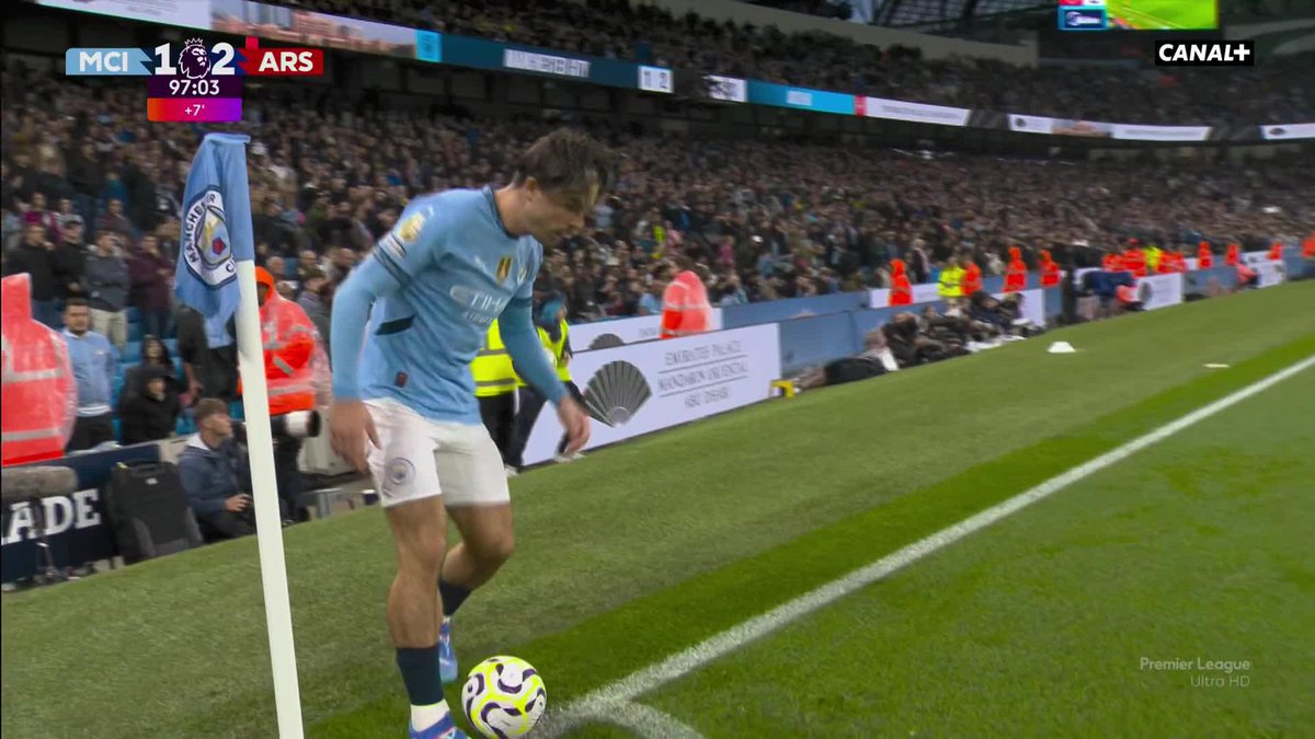 Regardez la réaction d’Erling Haaland sur l’égalisation de Manchester City à partir de 0:10… 🤣🤣🤣🤣🤣