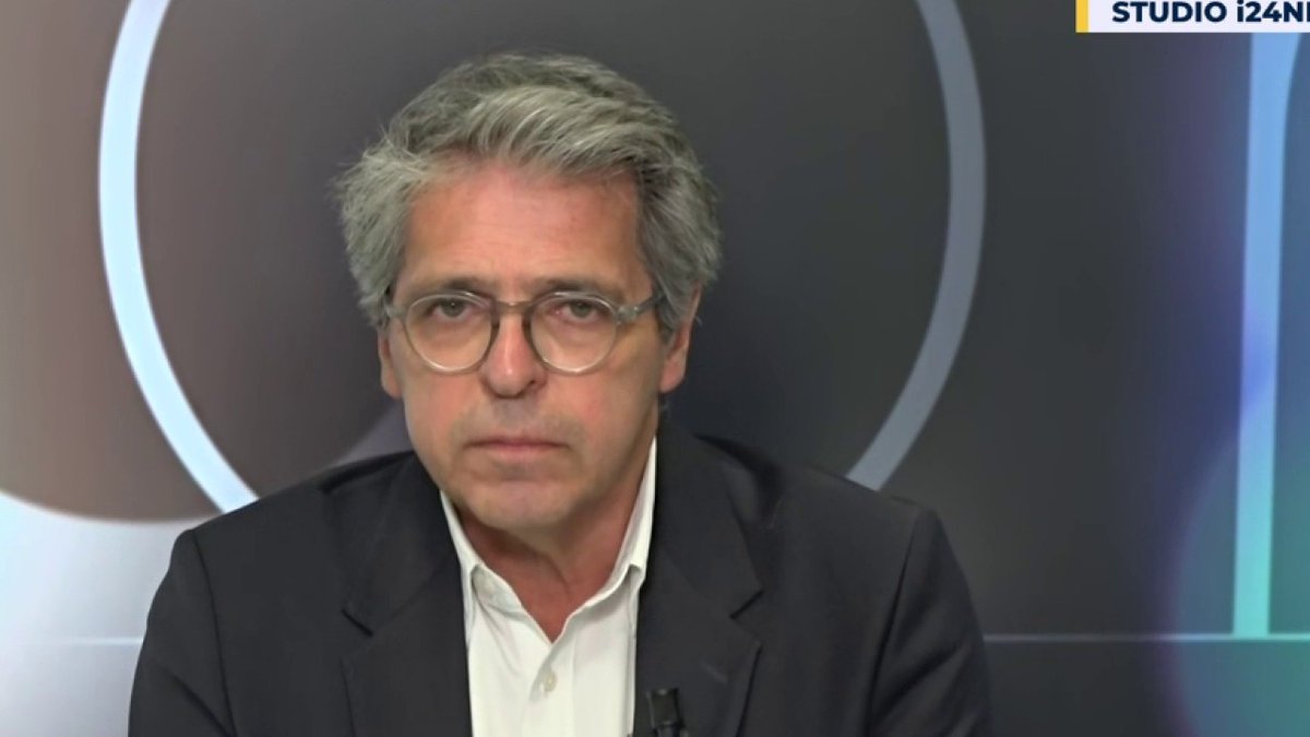 "Macron est dans le syndrome du sauveur qui veut extirper la victime des mains du bourreau. Le seul problème est qu'il ne sait plus reconnaître qui est le bourreau et qui est la victime" Michaël Darmon (Michaël Darmon) éditoraliste