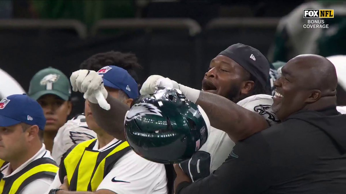 #Eagles DT Jalen Carter was apparently chirping at #Saints players and had to be controlled by the Philly coaching staff