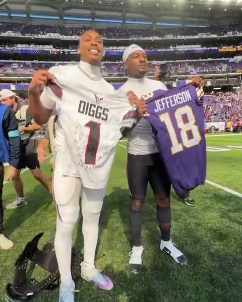 Justin Jefferson and Stefon Diggs jersey swap 💜 JJETS✈️ @StefonDiggs