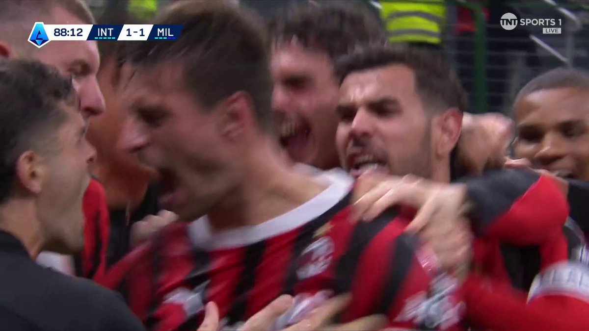 LATE DRAMA IN THE MILAN DERBY! 🍿 Boyhood fan Matteo Gabbia may have just scored an 89th-minute winner!