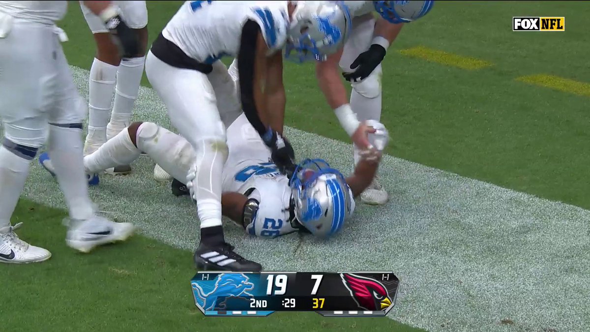 This hook and ladder TD by the Lions was *chef's kiss* 👨‍🍳🤌 📺: FOX