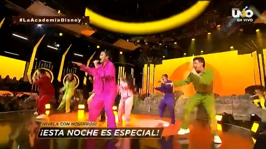 ¡El décimo concierto de #LaAcademia estará lleno de magia y sueños, bienvenidos! ✨🤩 Los alumnos abrieron la noche con "𝗛𝗔𝗞𝗨𝗡𝗔 𝗠𝗔𝗧𝗔𝗧𝗔" y "𝗕𝗔𝗝𝗢 𝗘𝗟 𝗠𝗔𝗥". #LaAcademiaDisney #TeCambiaLaVida 🔴 EN VIVO ahora: