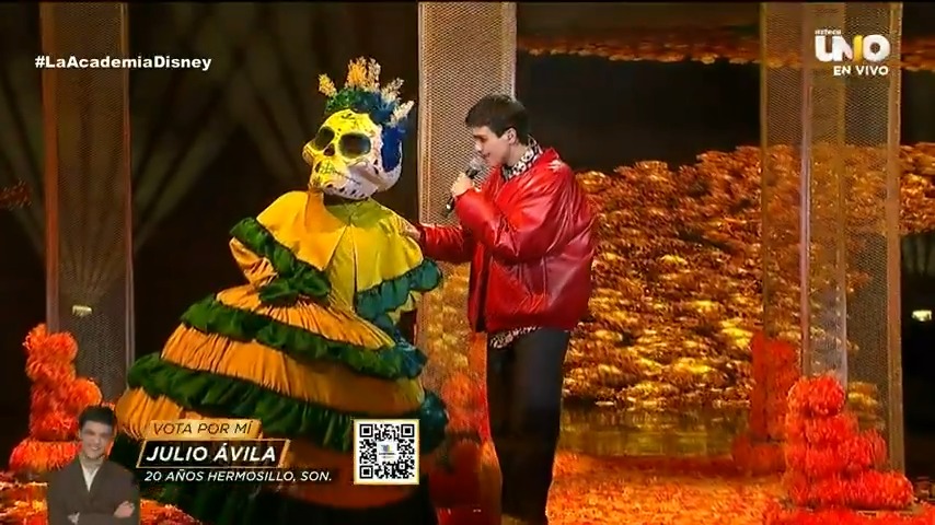 ¡Suspiramos de melancolía con #JulioÁvila quien dejó todo su ser al cantar "𝗥𝗘𝗖𝗨𝗘́𝗥𝗗𝗔𝗠𝗘" de #Coco! 🧡🥹 ¿Qué sentimientos te dejó su performance? 🎙️👇🏼 #LaAcademia #TeCambiaLaVida #LaAcademiaDisney 🔴 EN VIVO ahora: