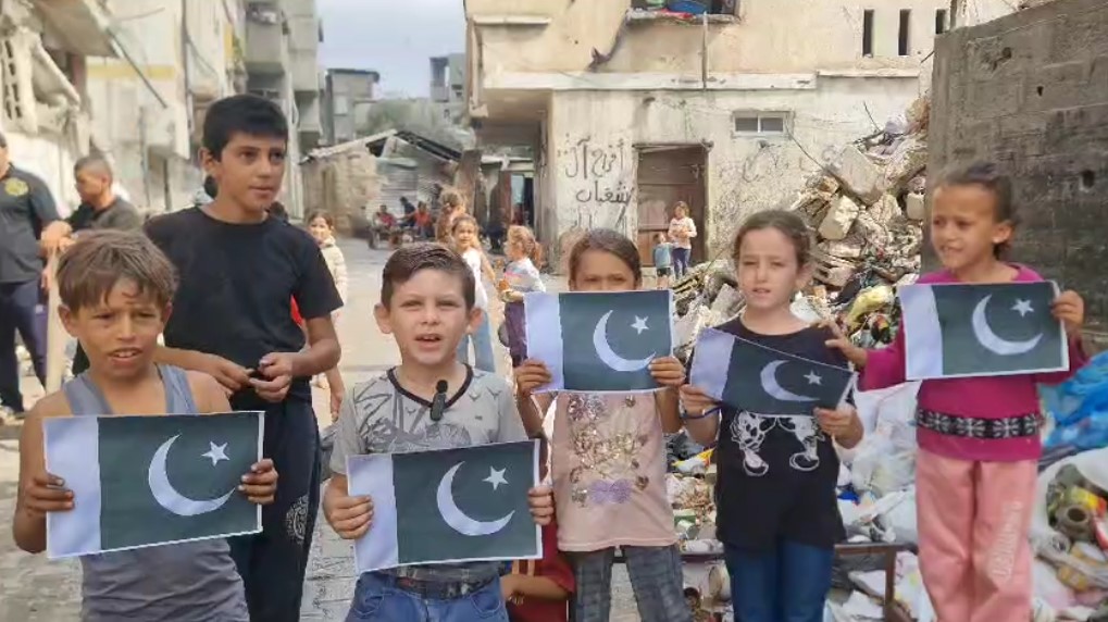 ’پاکستان کا شکریہ‘: غزہ میں پاکستانی شہری کی جانب سے کھانا فراہم کیے جانے پر بچوں کی پاکستان کے لیے امن کی دعائیں