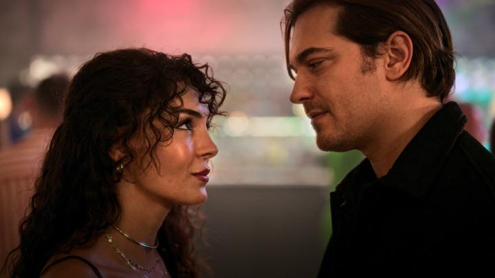 Centilmen de olsan kalbin sadece bir kişiyi ister. Tam Bir Centilmen 26 Eylül'de sadece Netflix'te.
