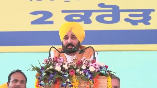 ਪੰਚਾਇਤੀ ਚੋਣਾਂ ਦੀ ਤਾਰੀਖ ਦਾ ਕਿਸੇ ਵੀ ਵੇਲੇ ਚੋਣ ਕਮਿਸ਼ਨ ਵੱਲੋਂ ਐਲਾਨ ਕੀਤਾ ਜਾ ਸਕਦਾ ਹੈ... ਮੈਂ ਪਿੰਡਾਂ ਦੇ ਪੜ੍ਹੇ-ਲਿਖੇ ਨੌਜਵਾਨਾਂ ਨੂੰ ਅਪੀਲ ਕਰਦਾ ਹਾਂ ਕਿ ਉਹ ਇਸ ਚੋਣ 'ਚ ਵਧ ਚੜ੍ਹ ਕੇ ਹਿੱਸਾ ਲੈਣ ਤਾਂ ਜੋ ਪਿੰਡਾਂ ਦਾ ਵੱਧ ਤੋਂ ਵੱਧ ਵਿਕਾਸ ਹੋ ਸਕੇ...