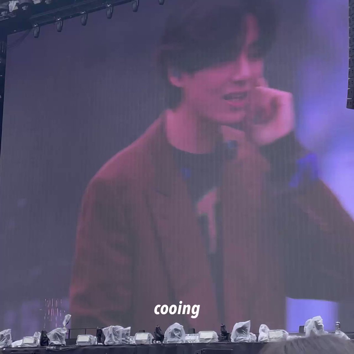 the way taehyung's voice and expression changed within a second from tete to taehyung real quick.. THE DUALITY