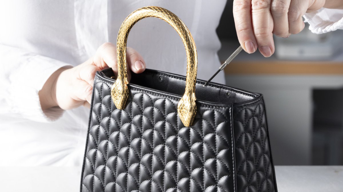 Introducing the Serpentine Duo handbag as part of the inaugural 'Calla' collection by our Creative Director of Leather Goods & Accessories, Mary Katrantzou. #Bvlgari #BvlgariAccessories #BvlgariCalla