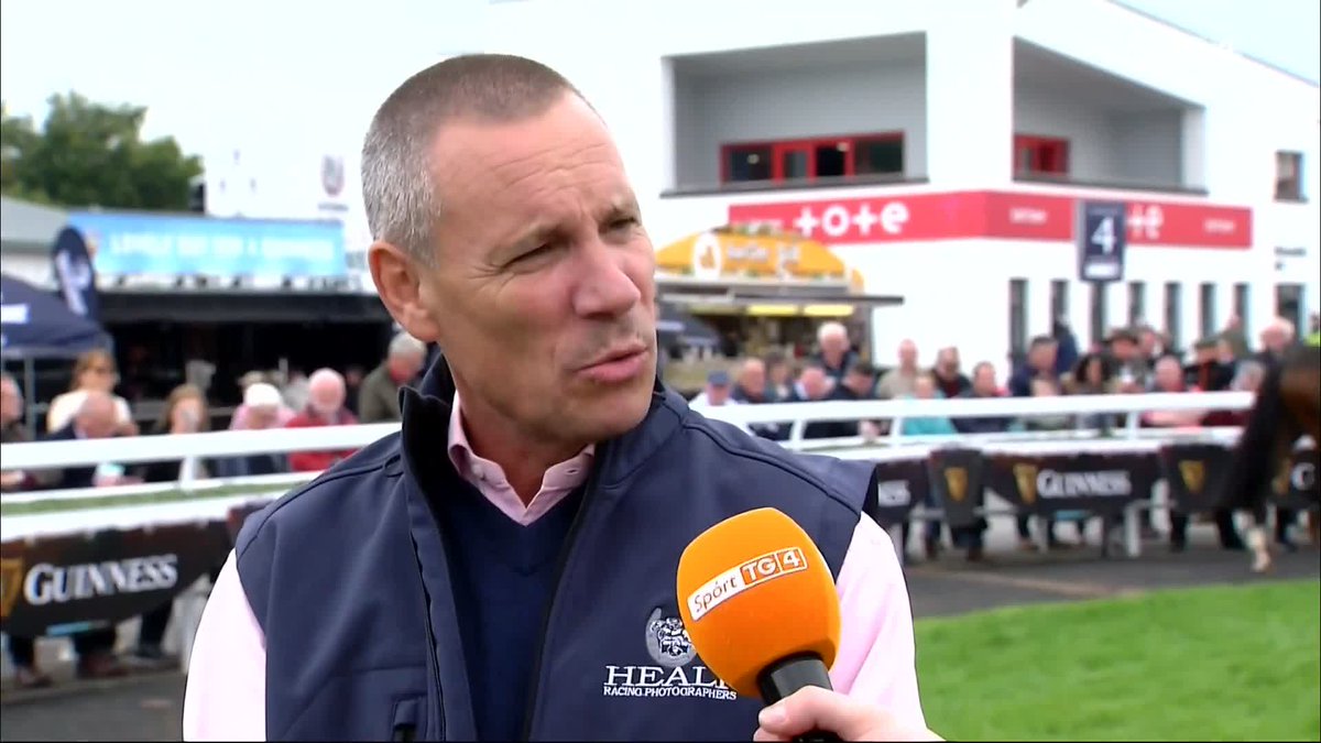 "Congratulations TG4, it's your 20th anniversary covering the Listowel Harvest Festival" 🙌 Pat Healy ag caint linn ar Rásaí BEO TG4 - anois ar TG4 🏇 Horse Racing Ireland Listowel Races Pat Healy