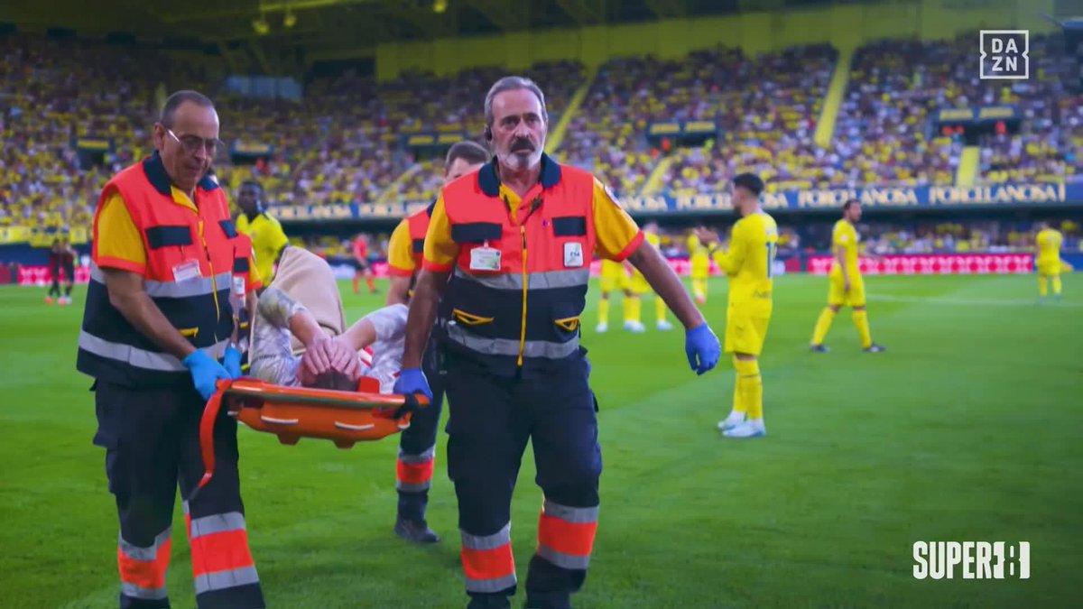 Así fue la secuencia de hechos que rodearon la lesión de Ter Stegen Caras de preocupación, gestos de cariño, aplausos y un deseo común: que el alemán se recupere rápido y bien ❤️ #Super8