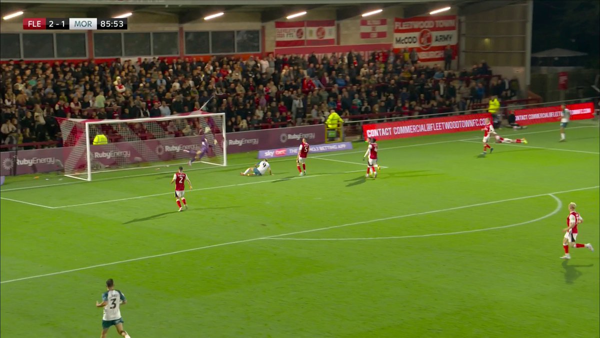 Morecambe are LEVEL! ⚖️ Hope chests the ball home! 😯