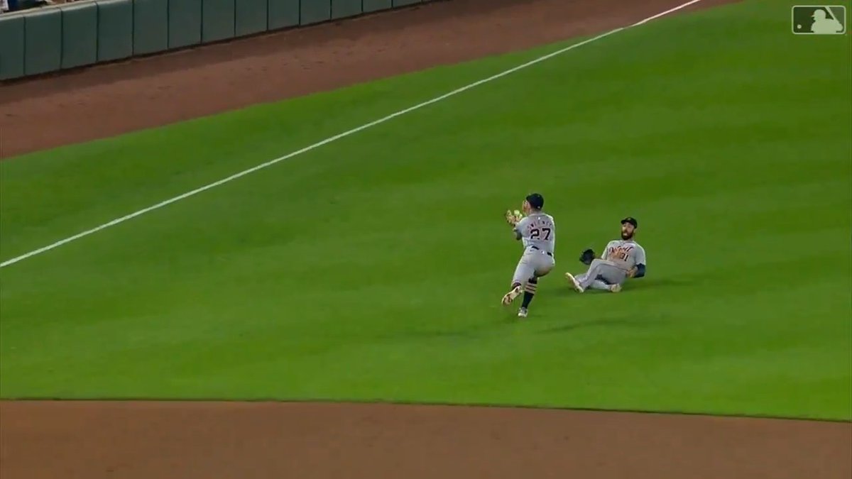 Trey Sweeney earns himself the @Chevrolet Electric Play of the Week with this game-saving grab! ⚡️