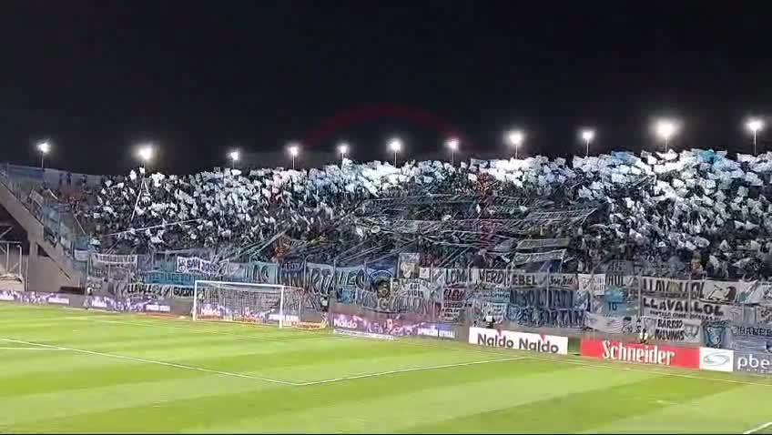 🇦🇷 | Esto no es ni la Libertadores, ni la Superliga Argentina. Es la Copa Argentina y ni siquiera se trata de un equipo de Primera. La afición del Temperley de 2° división llenó el pasado miércoles noche un fondo a +250km de su estadio. Impensable aquí.