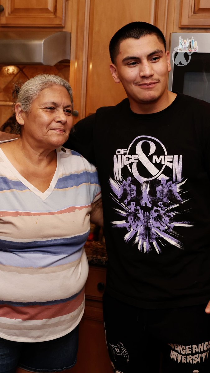 Vergil Ortiz Jr. raves about his Grandma's enchiladas...so we couldn't pass up the opportunity to have a taste for ourselves 😋 Spend some time in the kitchen with us as we learn about one of Vergil's favorite post-fight meals!