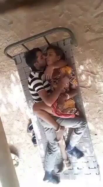 घर पर कोई नहीं था साली को पहली बार जबरदस्त चुदाई 😭