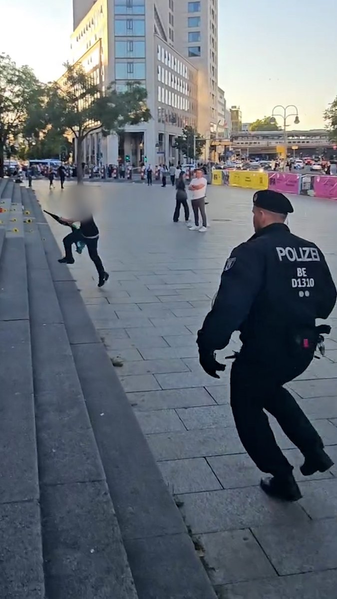 This viral video shows Berlin police chasing a child holding a Palestinian flag at a pro-Palestinian protest. German police have been accused of being heavy-handed at such demonstrations:
