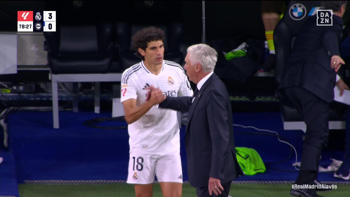 "Saca a Vallejo, Carletto saca a Vallejo" 🔊 Y Ancelotti lo sacó. El Santiago Bernabéu quiere a Jesús 🤍 #LALIGAenDAZN ⚽