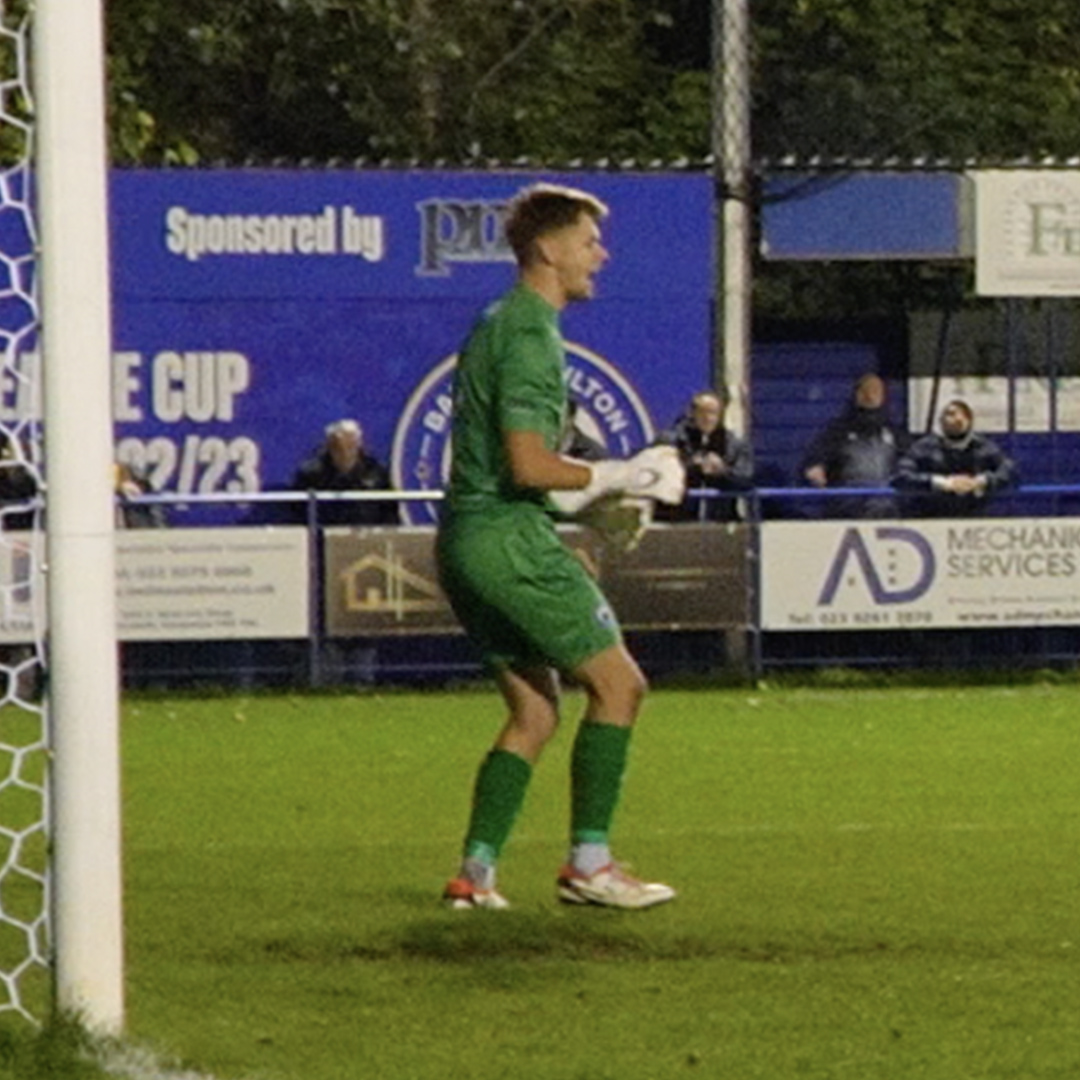 Back to winning ways from the spot! 👊✅ 🧤 Roux Hardcastle btw.