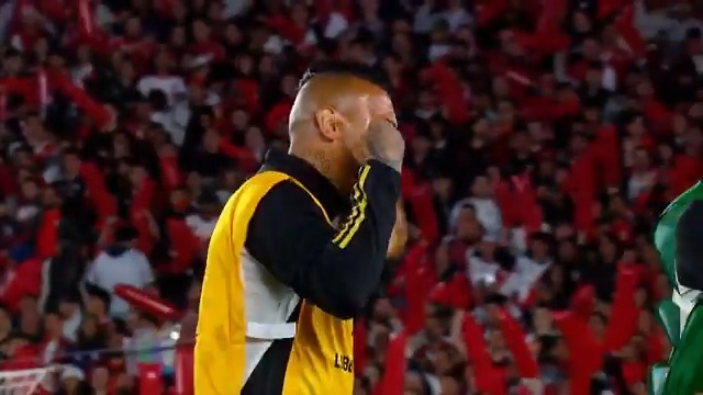 🏟️🇨🇱 EL GESTO DE ARTURO VIDAL PARA LOS HINCHAS DE RIVER EN EL MONUMENTAL.