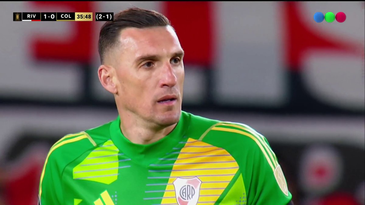 Franco Armani en modo gambeta.