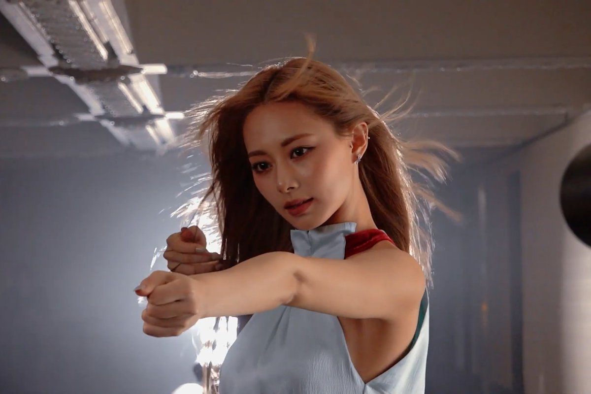 TZUYU RECREATING HER VIRAL ARCHERY HAIRLFIP 🏹