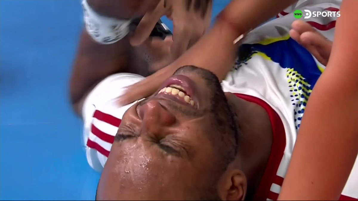 La emoción de Venezuela 🇻🇪 tras lograr la clasificación a 4tos de final del Mundial de futsal por primera vez. Venció a España, dos veces campeona y tres veces subcampeona del certamen.