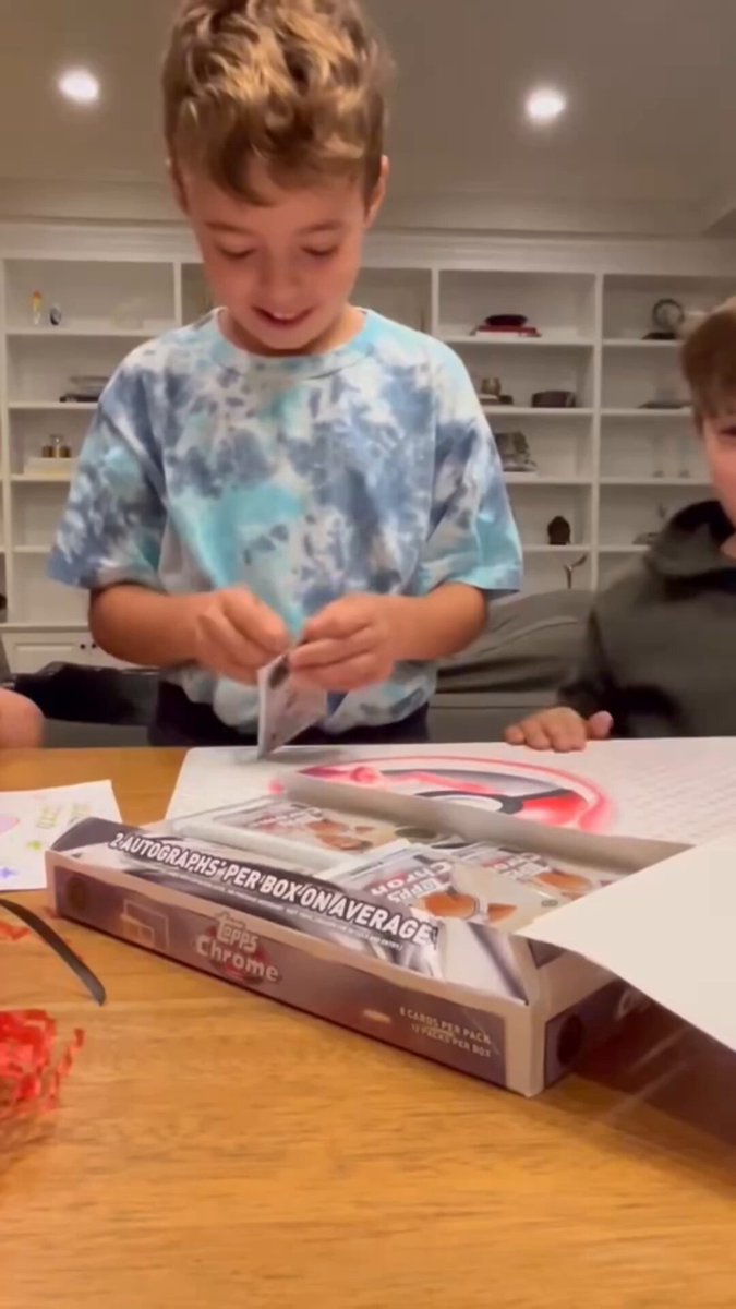 One of the BEST hobby video we’ve seen in a long time…congrats to this young collector on the pull of a LIFETIME!! 🥹❤️