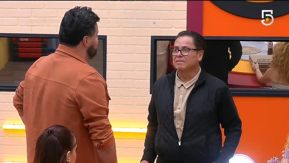Esta noche y frente a frente se cierra un capítulo en la historia, y 25 años después #PaulStanley y #MarioBezares cambian la página de un libro lleno de dolor por una nueva página de paz #LaCasaDeLosFamososMx, GRAN FINAL este domingo a las 8:30 p.m. por #LasEstrellas y #ViX 📺📱