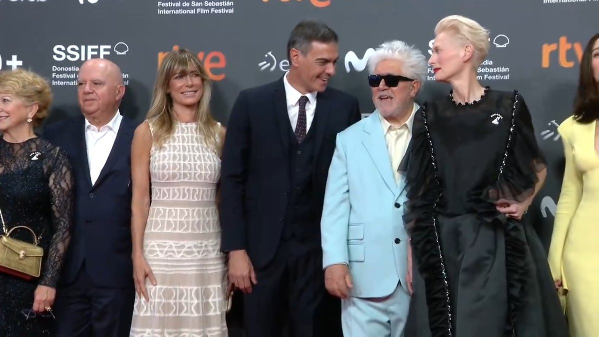 Hace 44 años presentabas “Pepi, Luci, Bom y otras chicas del montón” en el Donostia Zinemaldia - Festival de San Sebastián. Fue la primera parada de un viaje que cambió para siempre la historia del cine. Hoy ese mismo festival reconoce tu trayectoria artística internacional, solo al alcance de un maestro. Enhorabuena por el Premio Donostia, querido Pedro.
