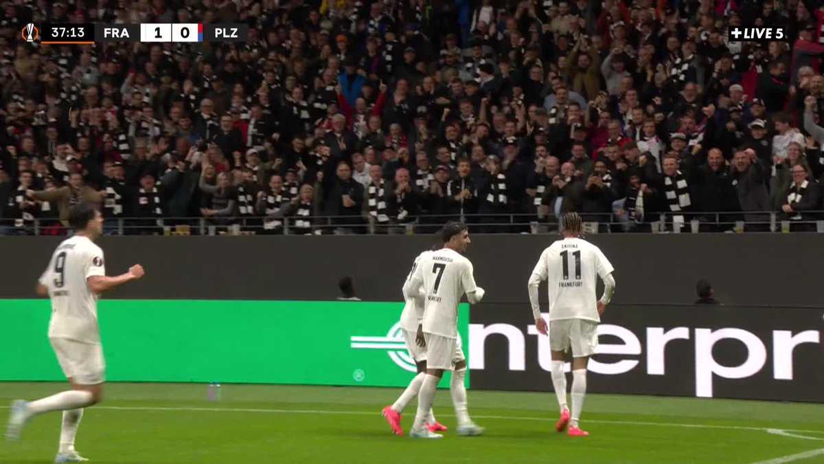 Premier but en Coupe d’Europe pour Hugo Ekitike 🇫🇷 ! ⚽️ La célébration. 😭 🎥 CANAL+ Foot