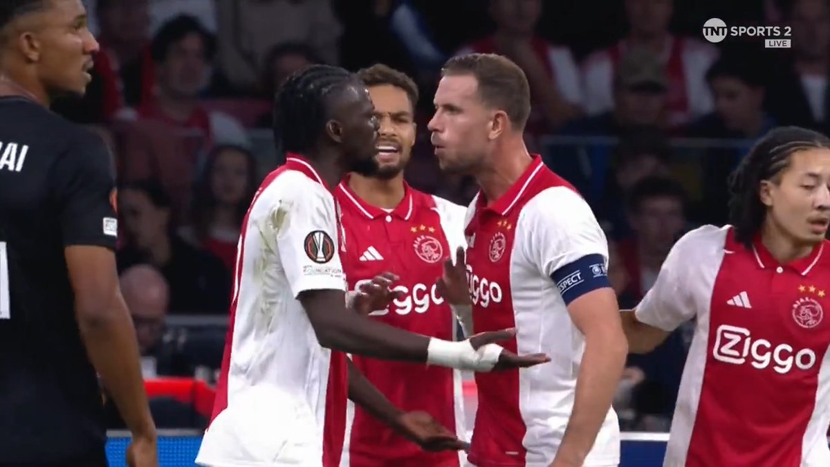Jordan Henderson was NOT happy with Ajax teammate Bertrand Traoré 😳 📺 TNT Sports & discovery+ UK