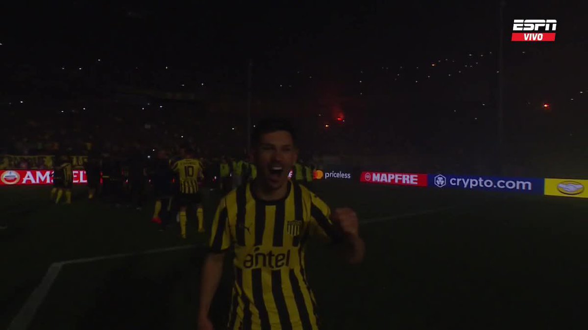 CLUB PIJUDISIMO PEÑAROL. Que pedazo de hinchada. Locura.