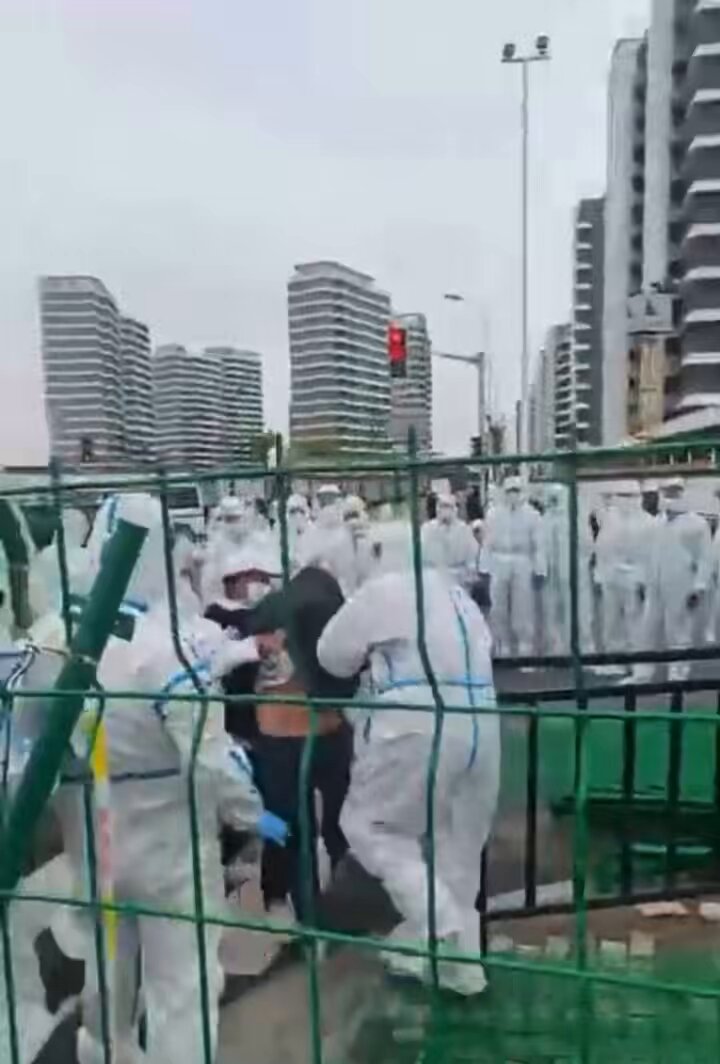 这个电影拍的挺真实的啊🤣不知片名是什么🎬
