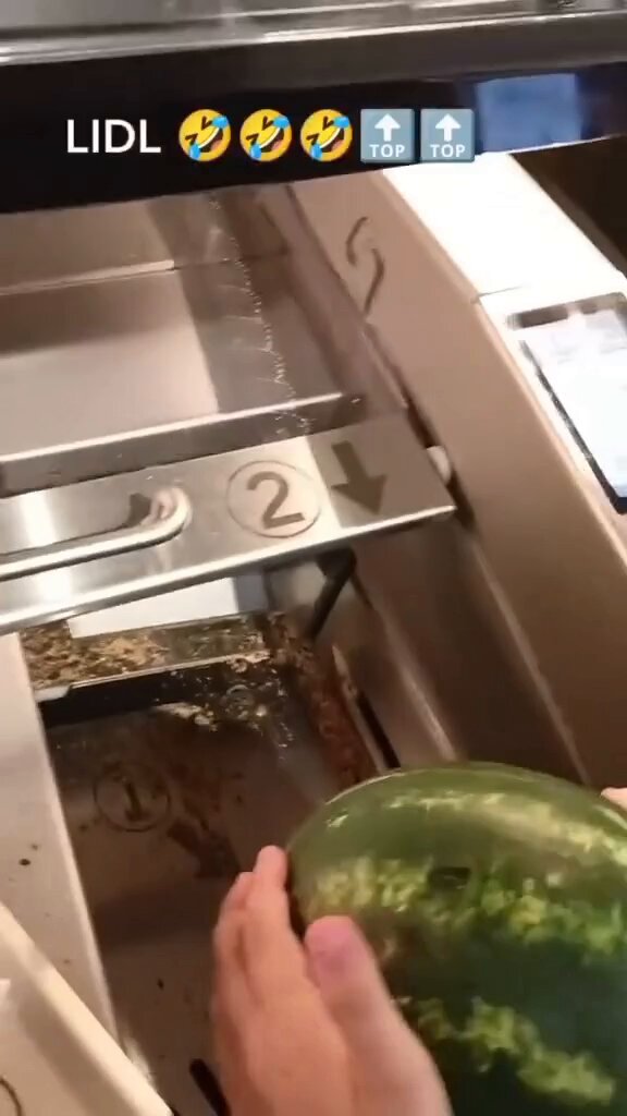 Ekmek dilimleme makinesine karpuz atmak mı? Var mı deneyen?