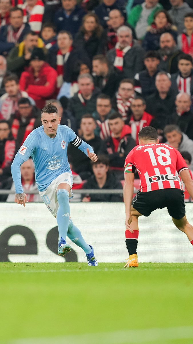 "𝑇𝑒 𝑢𝑛𝑒𝑠 𝑎𝑙 𝑐𝑙𝑢𝑏 𝑑𝑒 𝑙𝑜𝑠 5⃣0⃣0⃣ " De Marcos, capitán del Athletic Club, es la primera leyenda con más de 500 partidos en su club en felicitar a Iago Aspas Juncal 👑 #Clubdelos500 ⋄ #YoViJugaraAspas
